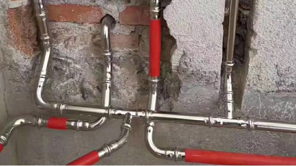 不銹鋼雙卡壓管件和焊接管件的區(qū)別有哪些？