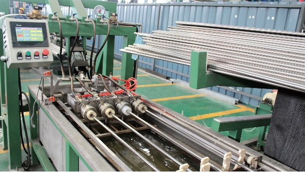 304不銹鋼焊管在流體輸送領(lǐng)域有哪些優(yōu)勢？