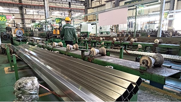 無縫與有縫：一場關(guān)乎安全與經(jīng)濟(jì)的對(duì)話