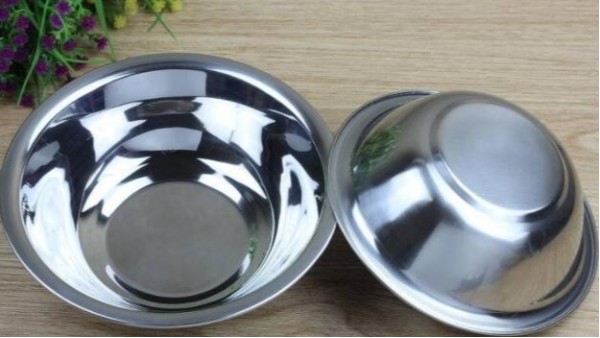 不銹鋼碗可以放微波爐加熱嗎？