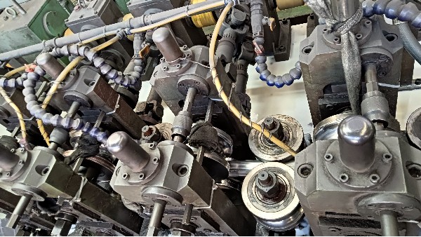 想要液冷中心系統(tǒng)穩(wěn)定運(yùn)行，不銹鋼焊管起了什么作用